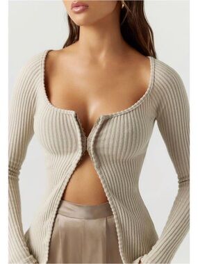 NEW. Joah Brown Hook & Eye Long Sleeve Ribbed Top. NEW
